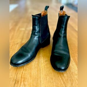 Frye Melissa Chelsea Boot, size 6 Women’s